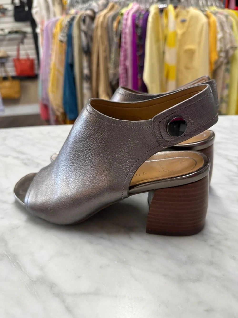 Vionic Valencia Leather Sandal in Metallic Gray Size US6